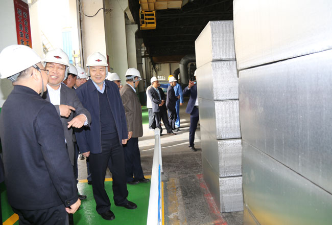 河南省企業(yè)聯(lián)合會、企業(yè)家協(xié)會會長梁鐵山一行到萬基控股集團(tuán)調(diào)研指導(dǎo)工作