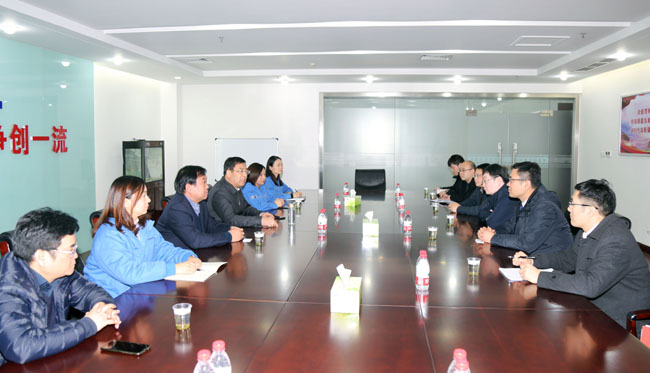 華夏銀行洛陽(yáng)分行行長(zhǎng)潘繼立一行到萬基控股集團(tuán)調(diào)研