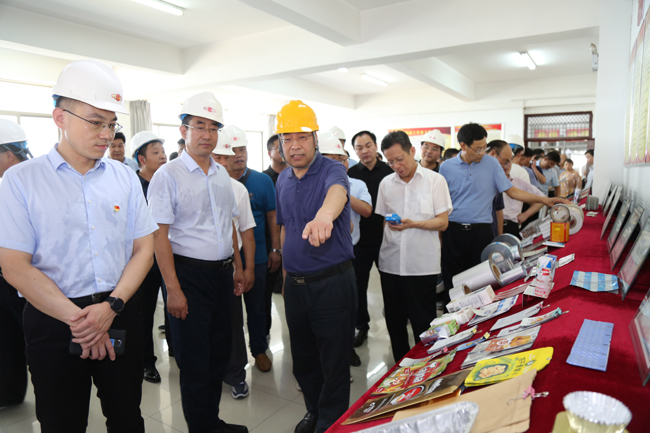 舞鋼市市委副書記、市長朱志騫率隊到洛陽萬基鋁加工有限公司觀摩