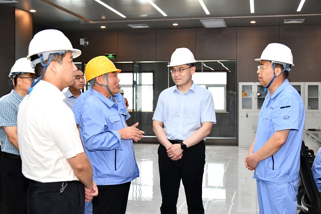 新安縣委書記、縣長王智一行到萬基控股集團(tuán)調(diào)研