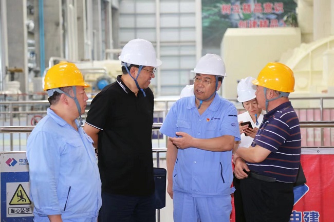 洛陽國宏集團總經(jīng)理郭義民一行到萬基控股集團調研