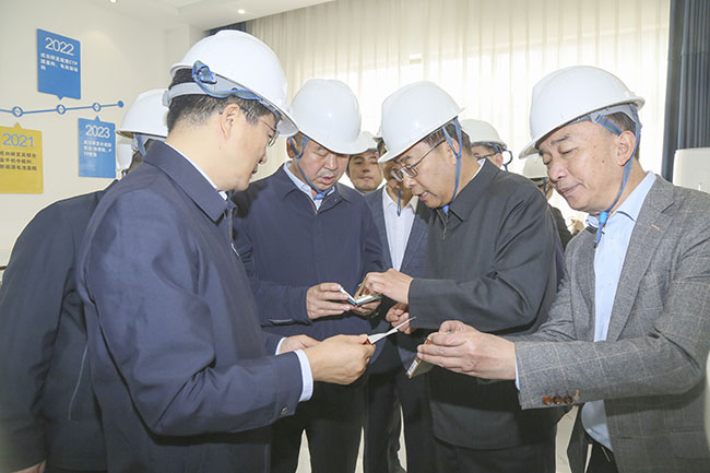 寧夏回族自治區(qū)黨委常委、副主席買彥州一行到萬(wàn)基控股集團(tuán)調(diào)研